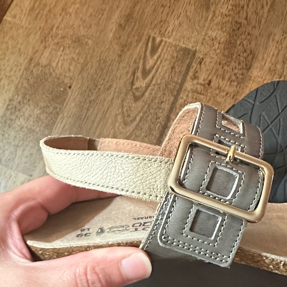 Naot Women's Black and Taupe Cutout Strap Sandals Size 39 Size 8/8.5 - Picture 9 of 12